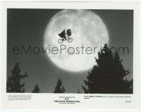 9m254 E.T. THE EXTRA TERRESTRIAL 8x10 still R02 Spielberg, most classic bike over the moon scene!