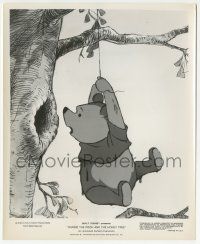 9m809 WINNIE THE POOH & THE HONEY TREE 8.25x10 still '66 he's using balloon to get up the tree!