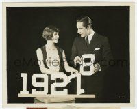 9m491 LORETTA YOUNG deluxe 8x10 news photo '28 ringing in the new year with Paul Vincenti!
