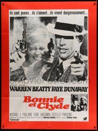 9z760 BONNIE & CLYDE French 1p '68 different close up of Warren Beatty & Faye Dunaway with guns!