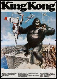 9z119 KING KONG German 2p '76 different John Berkey art of BIG Ape on the Twin Towers!