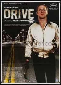 9z314 DRIVE Italian 1p '11 best close up of Ryan Gosling as the driver holding hammer!