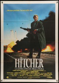9z349 HITCHER Italian 1p '86 great different image of Rutger Hauer with big gun on street!