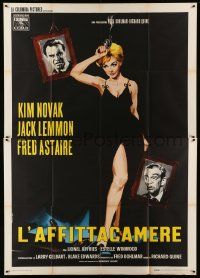 9z208 NOTORIOUS LANDLADY Italian 2p '62 different art of sexy Kim Novak w/ gun + Lemmon & Astaire!