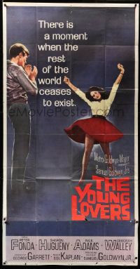 1b994 YOUNG LOVERS 3sh '64 great full-length image of Peter Fonda watching sexy Sharon Hugueny!