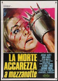1b167 DEATH WALKS AT MIDNIGHT Italian 1p '72 Symeoni art of scared woman & bloody spiked gauntlet!