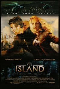 1r691 ISLAND DS 1sh '05 Ewan McGregor & sexy Scarlet Johansson on the run!
