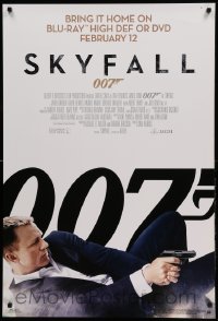 1r220 SKYFALL 27x40 video poster '12 cool c/u of Daniel Craig as James Bond on back shooting gun!