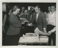 1s067 ALL THIS & HEAVEN TOO candid 8.25x10 news photo '40 Bette Davis w/ birthday cake by Bert Six!