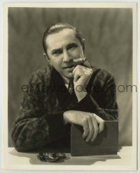 1s120 BELA LUGOSI deluxe 8.25x10 still '30s the famous horror legend with cigar & book by Freulich!
