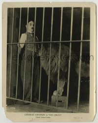 1s226 CIRCUS 8x10.25 still '28 best image of Charlie Chaplin as The Tramp in cage with lion, rare!