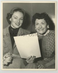 1s353 GENE TIERNEY deluxe 8x10 still '40s smiling close up with gossip columnist Louella Parsons!