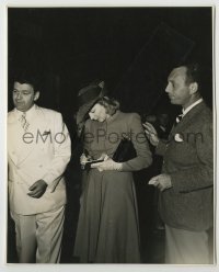 1s421 HE STAYED FOR BREAKFAST candid 7.75x9.5 still '40 Loretta Young signing autograph by Lippman!
