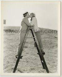 1s477 IT'S IN THE AIR 8x10 still '35 Jack Benny & Una Merkel kissing on top of a ladder!