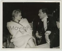 1s539 LADY BE GOOD candid 8.25x10 still '41 Robert Young & Ann Sothern chatting between scenes!