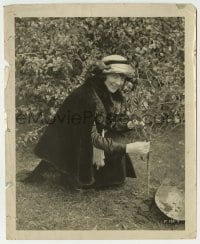 1s588 MARGARET LOOMIS 8x10 still '20s celebrating Arbor Day by planting a tree at her home in LA!