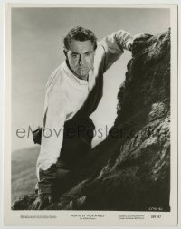1s662 NORTH BY NORTHWEST 8x10.25 still '59 close up of Cary Grant climbing on Mt. Rushmore!