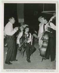 1s832 SOME LIKE IT HOT candid 8x10.25 still '59 Tony Curtis & Jack Lemmon practicing w/instruments!