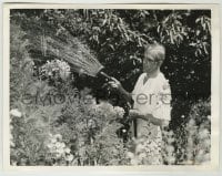 2a035 BORIS KARLOFF 6.5x8.5 news photo '39 at home watering posies, flowers are his real weakness!