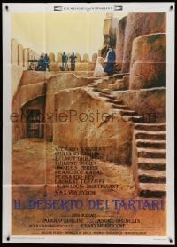 2c738 DESERT OF THE TARTARS Italian 1p '76 cool artwork of soldiers defending desert fortress!