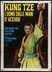 2c827 KUNG TZE L'UOMO DALLE MANI D'ACCIAIO Italian 1p '74 Aller art of man holding severed head!