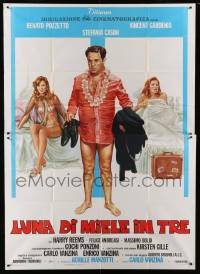 2c548 LUNA DI MIEL IN TRE Italian 2p '76 art of man between two sexy half-naked ladies in bed!