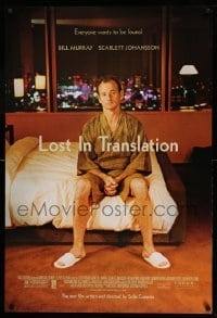 2g760 LOST IN TRANSLATION DS 1sh '03 image of lonely Bill Murray in Tokyo, Sofia Coppola!