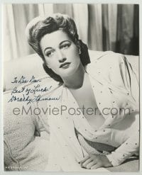 2j1118 DOROTHY LAMOUR signed 7.5x9.25 REPRO still '80s sexy c/u laying on couch in low-cut dress!