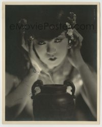 2j0640 TOSHIA MORI signed deluxe 8x10 still '20s cool image of the Japanese actress behind urn!