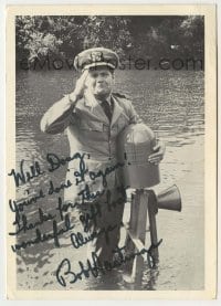 2j0186 BOB HASTINGS signed 5x7 fan photo '80s saluting as Lieutenant Carpenter from McHale's Navy!