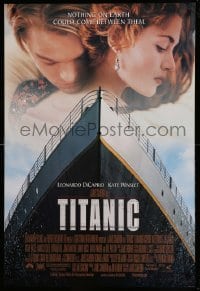 2t907 TITANIC DS 1sh '97 Leonardo DiCaprio, Kate Winslet, directed by James Cameron!