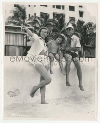 2w199 CAINE MUTINY candid 8.25x10 still '54 Bogart, Bacall & son Stevie at Waikiki beach by Bell!