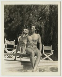 2w520 JOHNNY WEISSMULLER deluxe 8x10 still '35 Tarzan & his police dog relaxing by pool by Evans!