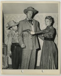 2w787 RENEGADES candid deluxe 8.25x10 still '46 Evelyn Keyes pointing gun at producer by Walters!