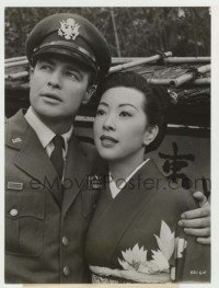 2w827 SAYONARA 7x9.5 still '57 c/u of military pilot Marlon Brando & Japanese dancer Miiko Taka!