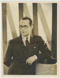 3s342 HAROLD LLOYD deluxe 7.5x9.75 still '20s waist-high portrait wearing his trademark glasses!