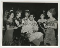 3s365 HONKY TONK candid deluxe 8x10 still '41 Claire Trevor & 3 girls watch Borg shave Clark Gable!