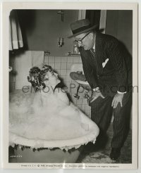 3s566 ONE TOUCH OF VENUS candid 8.25x10 still '48 director Seiter talks to sexy Ava Gardner in bath!