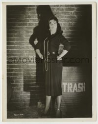 3s608 PURPLE GANG 8x10.25 still '59 portrait of sexy sleazy Suzanne Ridgway in alley by trash!