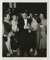 3s653 ROSE TATTOO candid 8.25x10 still '55 Ben Cooper in tuxedo mobbed by fans at the premiere!