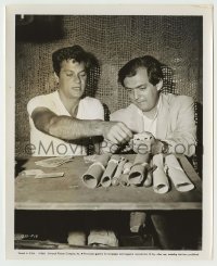 3s698 SPARTACUS candid 8.25x10 still '60 Tony Curtis teaches a card trick to Stanley Kubrick!