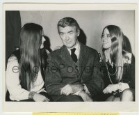 3s398 JAMES STEWART 8.25x10 news photo '70 in Harvey posing with his twin daughters Kelly & Judy!