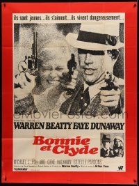 3y630 BONNIE & CLYDE French 1p '68 different close up of Warren Beatty & Faye Dunaway with guns!
