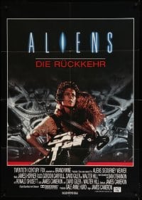 3y486 ALIENS German 33x47 '86 James Cameron, close up of Sigourney Weaver carrying little girl!