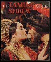 4d710 TAMING OF THE SHREW English souvenir program book '67 Elizabeth Taylor, Richard Burton