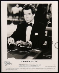 4d930 GOLDENEYE presskit w/ 14 stills '95 Pierce Brosnan as Bond, Scorupco, Famke Janssen!