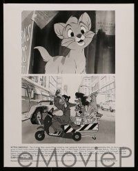 4d955 OLIVER & COMPANY presskit w/ 3 stills '88 images of Walt Disney cats & dogs in New York City