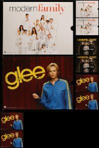 4h391 LOT OF 12 UNFOLDED 13x18 TV POSTERS '12 great images from Modern Family, Glee & Homeland!