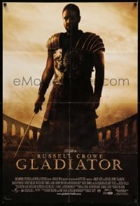 4j349 GLADIATOR DS 1sh '00 Ridley Scott, cool image of Russell Crowe in the Coliseum!
