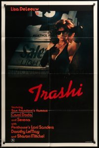 4j917 TRASHI 1sh '81 sexploitation, trashy Lisa DeLeeuw in shades & gloves!
